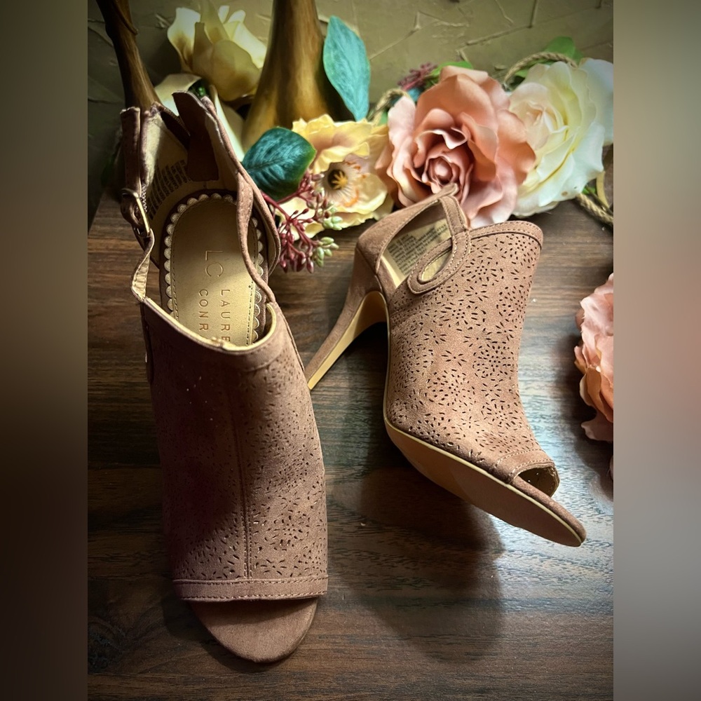 Elegant LC Light Pink Peep-Toe Heels Size 5.5
